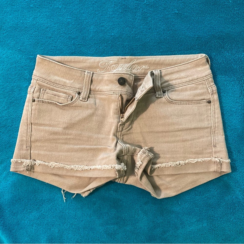 Delia’s Taylor khaki jean shorts size 1/2